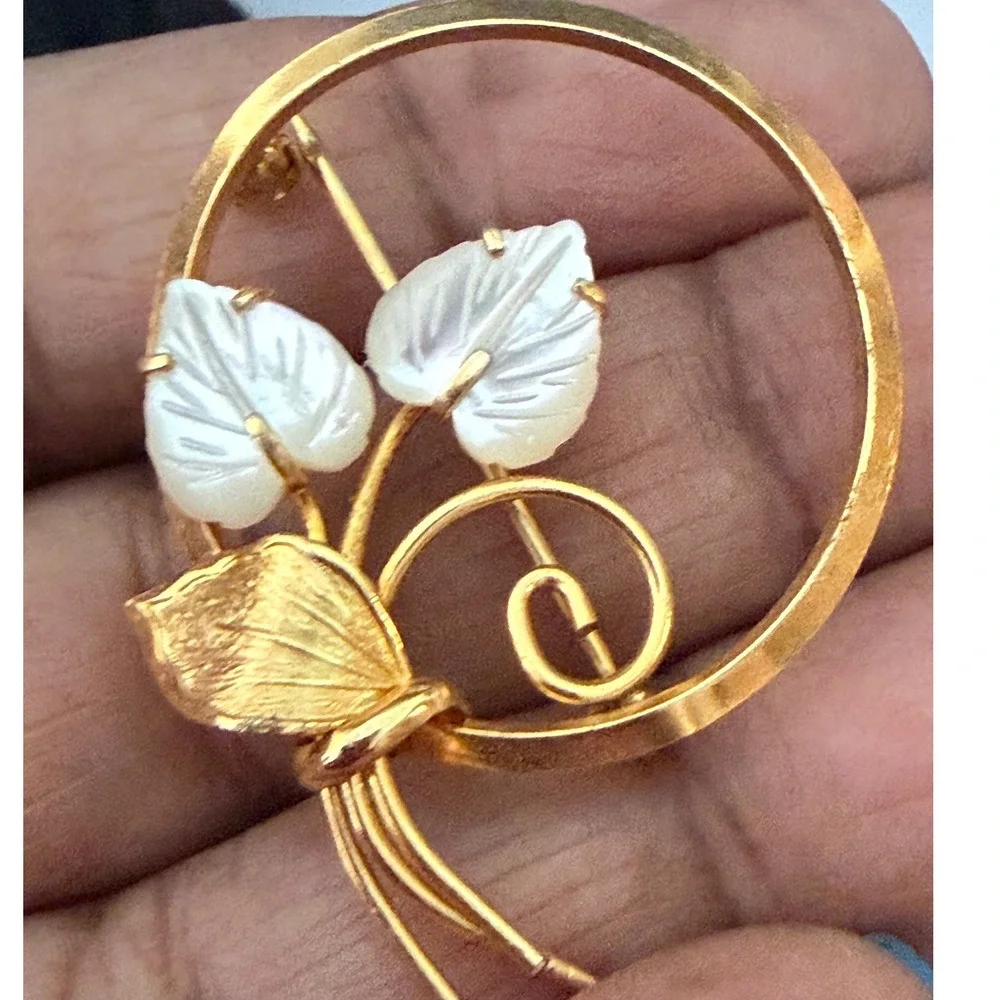 Creed Brooch Pin 1/20 12K‎ Gold Filled Mother of Pearl Leaf